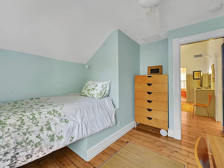 17 Montauk Avenue Ext — Photo 13