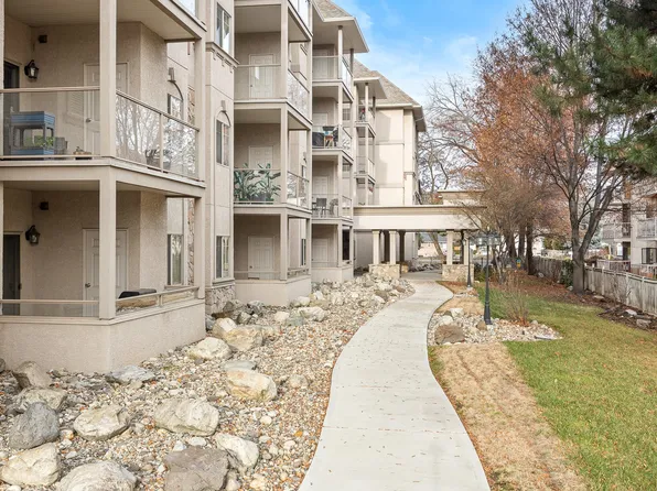 1007 Harvey Ave Unit 104, Kelowna, BC V1Y 6E4