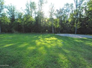 75 Hampton Dr, Mount Bethel, PA 18343