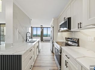 300 Winston Dr APT 2802, Cliffside Park, NJ 07010