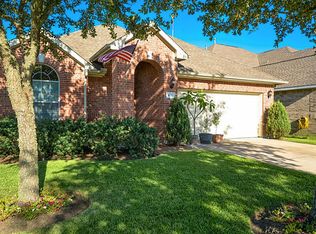 625 Eastwellglen Ln, La Marque, TX 77568