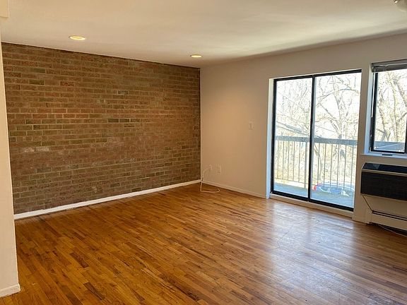 3rd image of 7606 Grand Central Pkwy APT 2