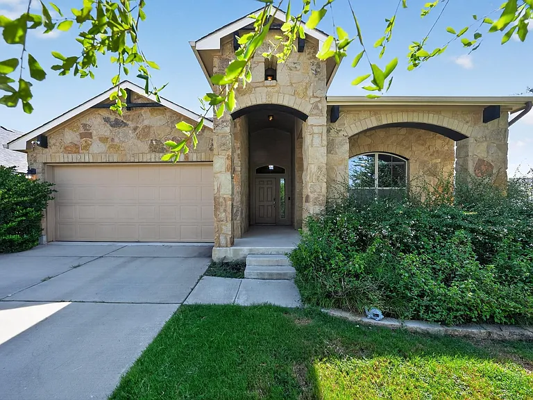 1919 Mexia Dr — Photo 1