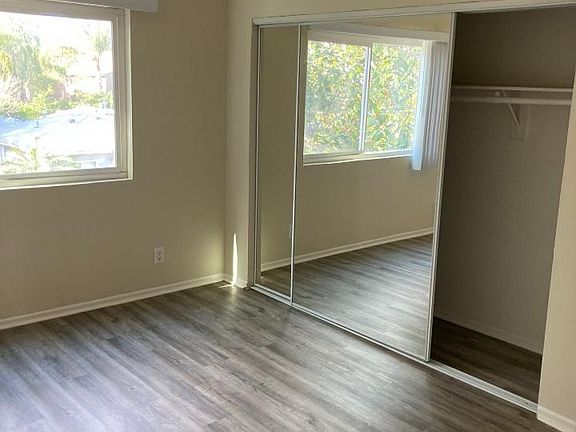 4th image of 5051 Whitsett Ave #16