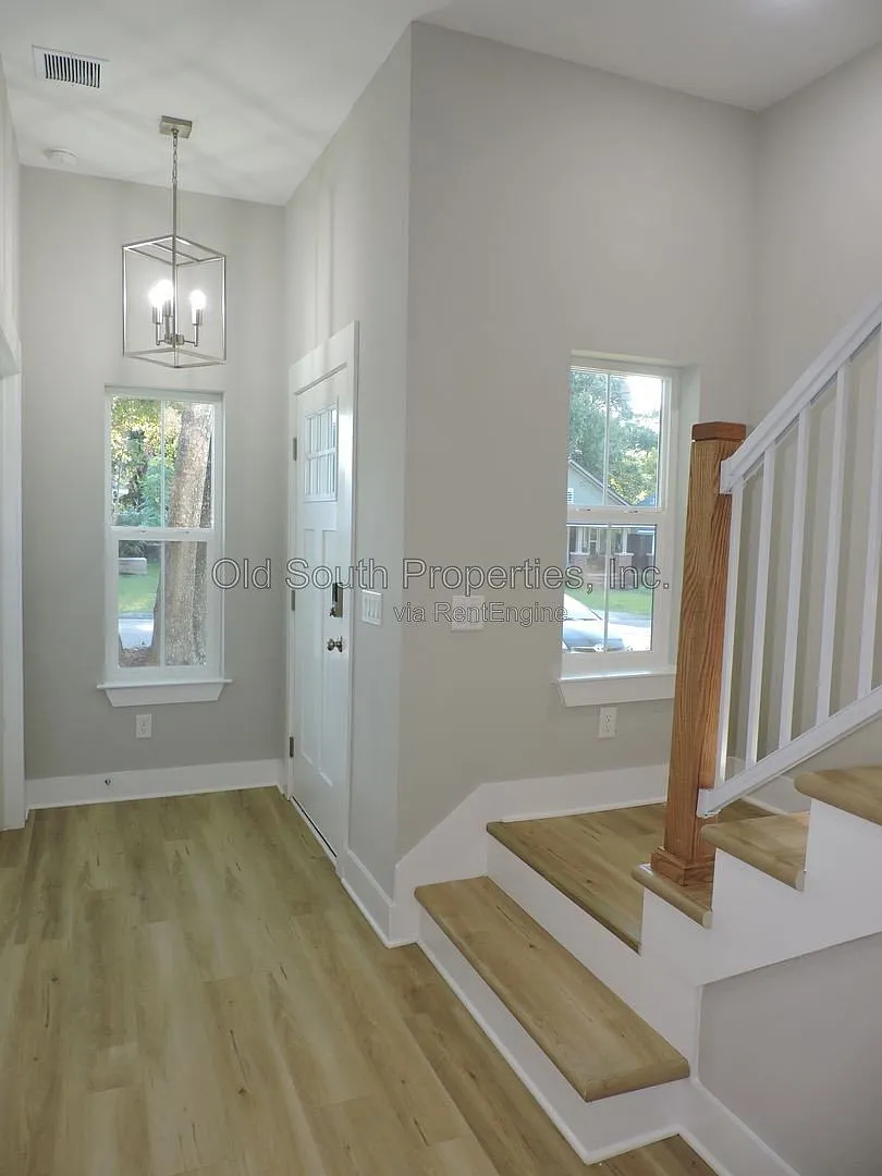 706 N F St — Photo 2