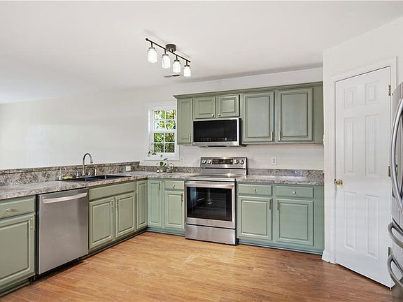 3rd image of 2130 Lockard Ave