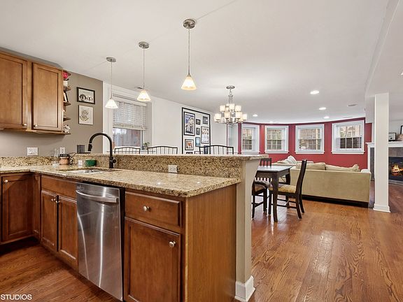4th image of 7448 N Hoyne Ave #G