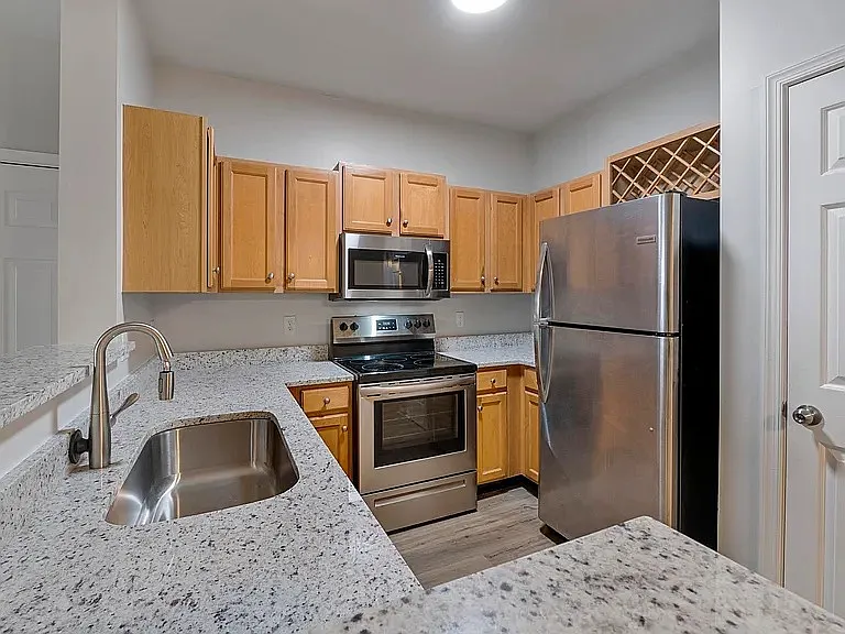 320 Riverbend Dr #3C — Photo 8