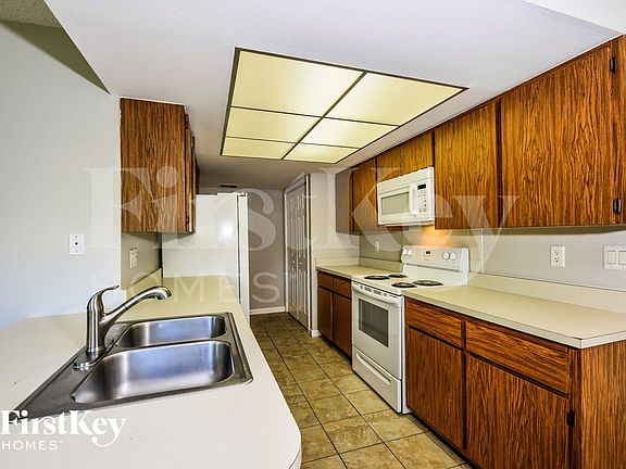 5th image of 656 Canal Dr