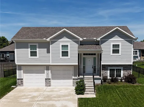 1807 Alpine Dr, Pleasant Hill, MO 64080