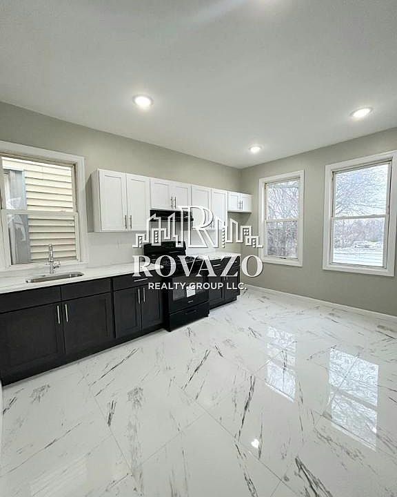 1st image of 445 Avon Ave Floor 2