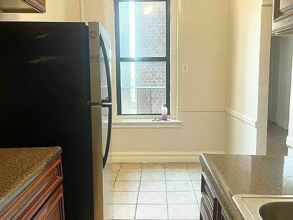 3rd image of 2121 Beekman Pl APT 4A