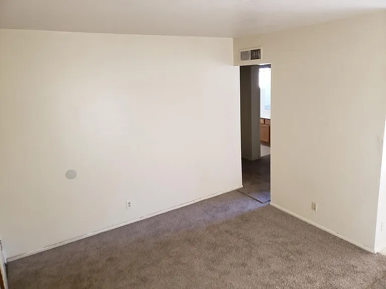 1142 N March Cir #A — Photo 2