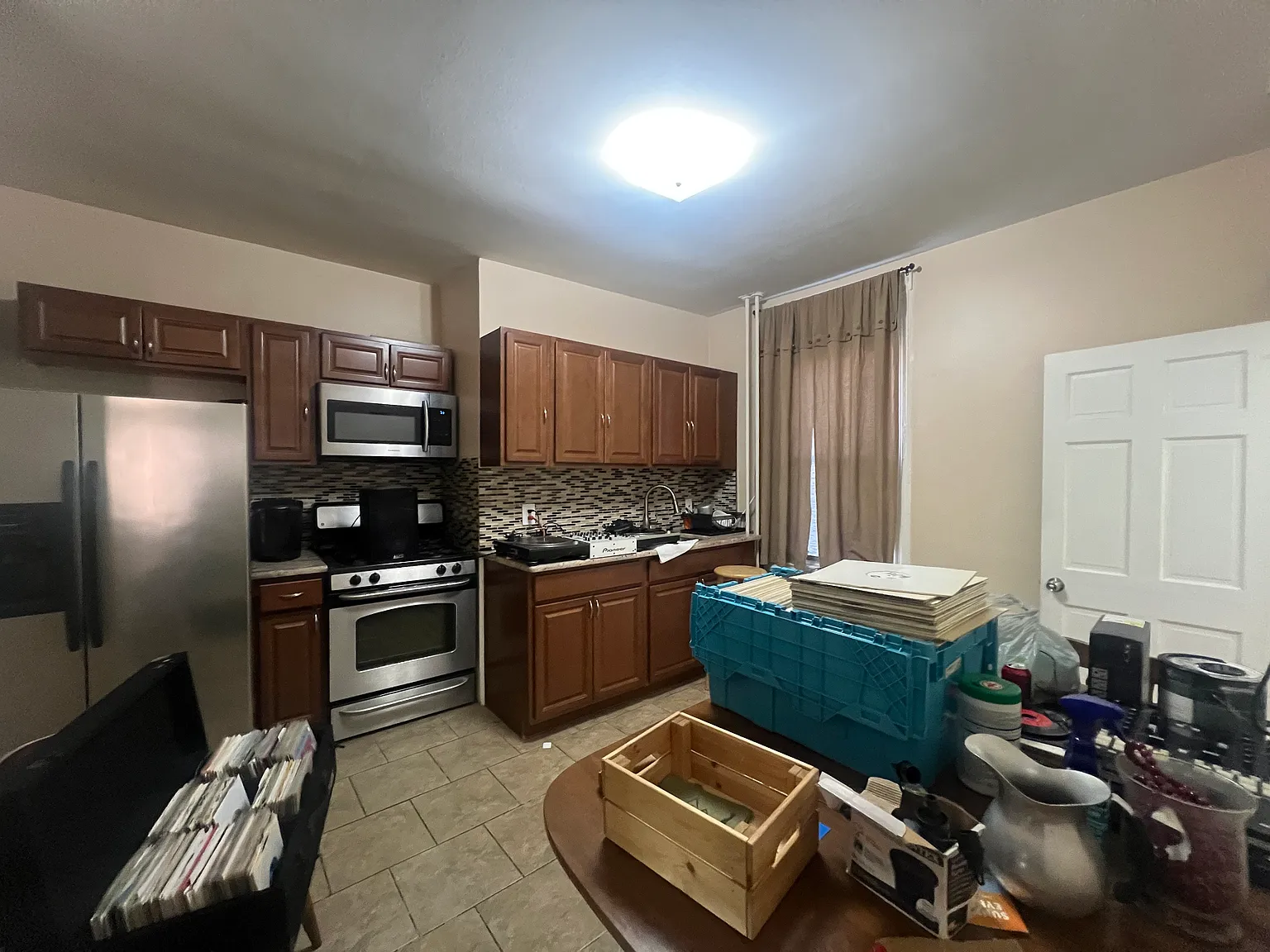 2 bed, 850 sqft, $1,800 — Photo 3