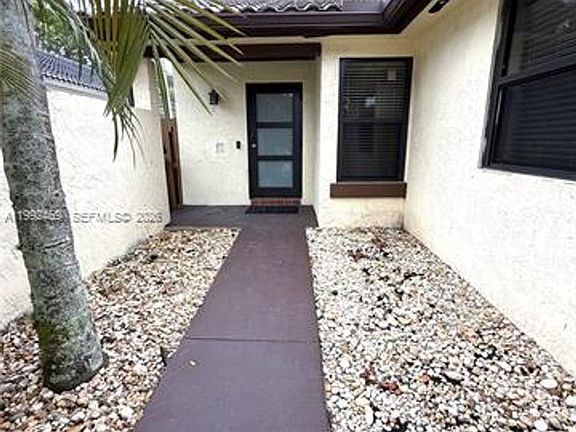 2nd image of 2159 Baton Rouge #2159