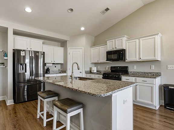 5th image of 3716 Park Pointe Ave.