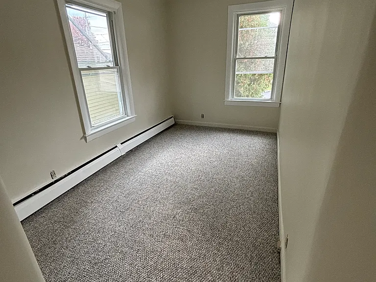 19 Youngs Ave #1R — Photo 7