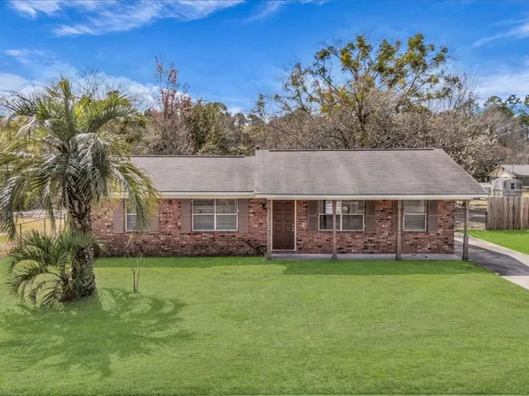 121 Deerwood Ct, Hinesville, GA 31313