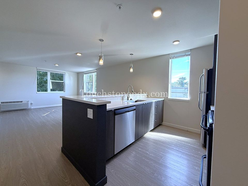 1st image of 424 NE Jessup St APT 12
