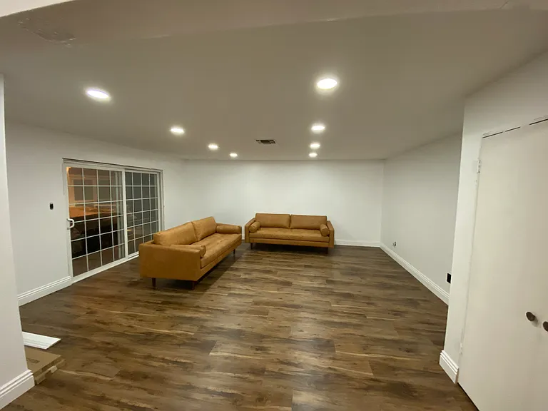 12862 Sylvan St — Photo 3