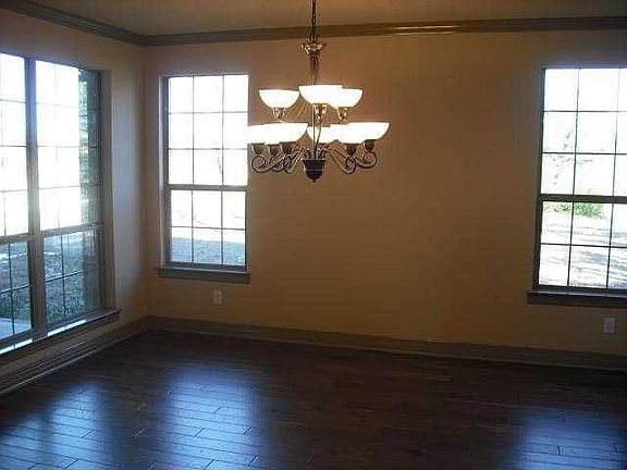 4th image of 3814 Avery Woods Ln
