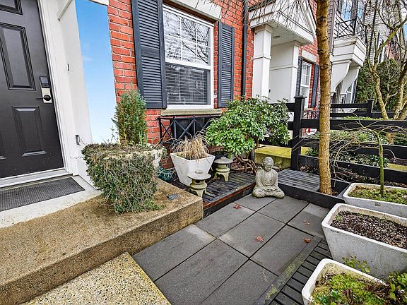 5th image of 11067 Barnston View Rd #68