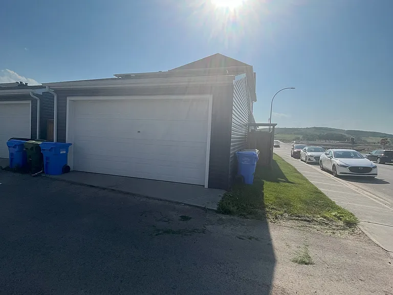 146 Creekside Dr SW #UPPER — Photo 32