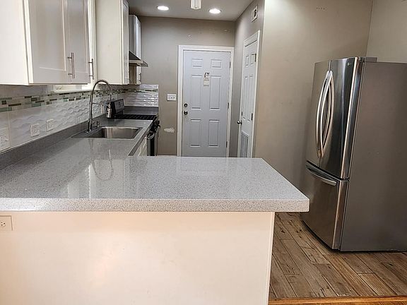 3rd image of 1324 Darrow Ave #2
