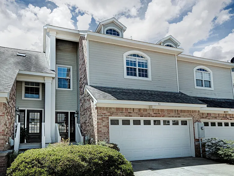 Charleston Cir — Photo 21