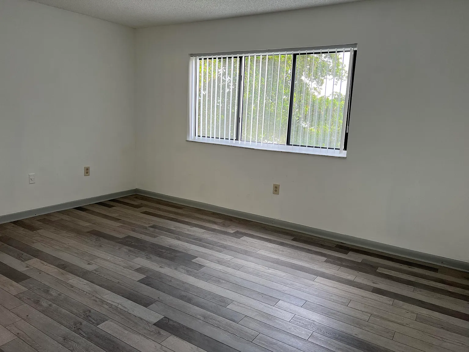 5200 NW 31st Ave — Photo 3