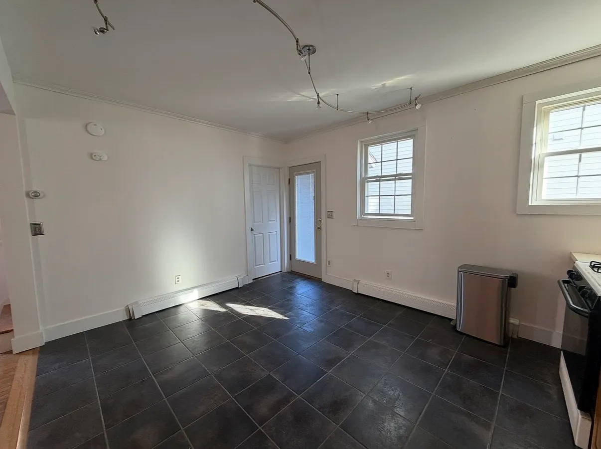 33 Starr St — Photo 3