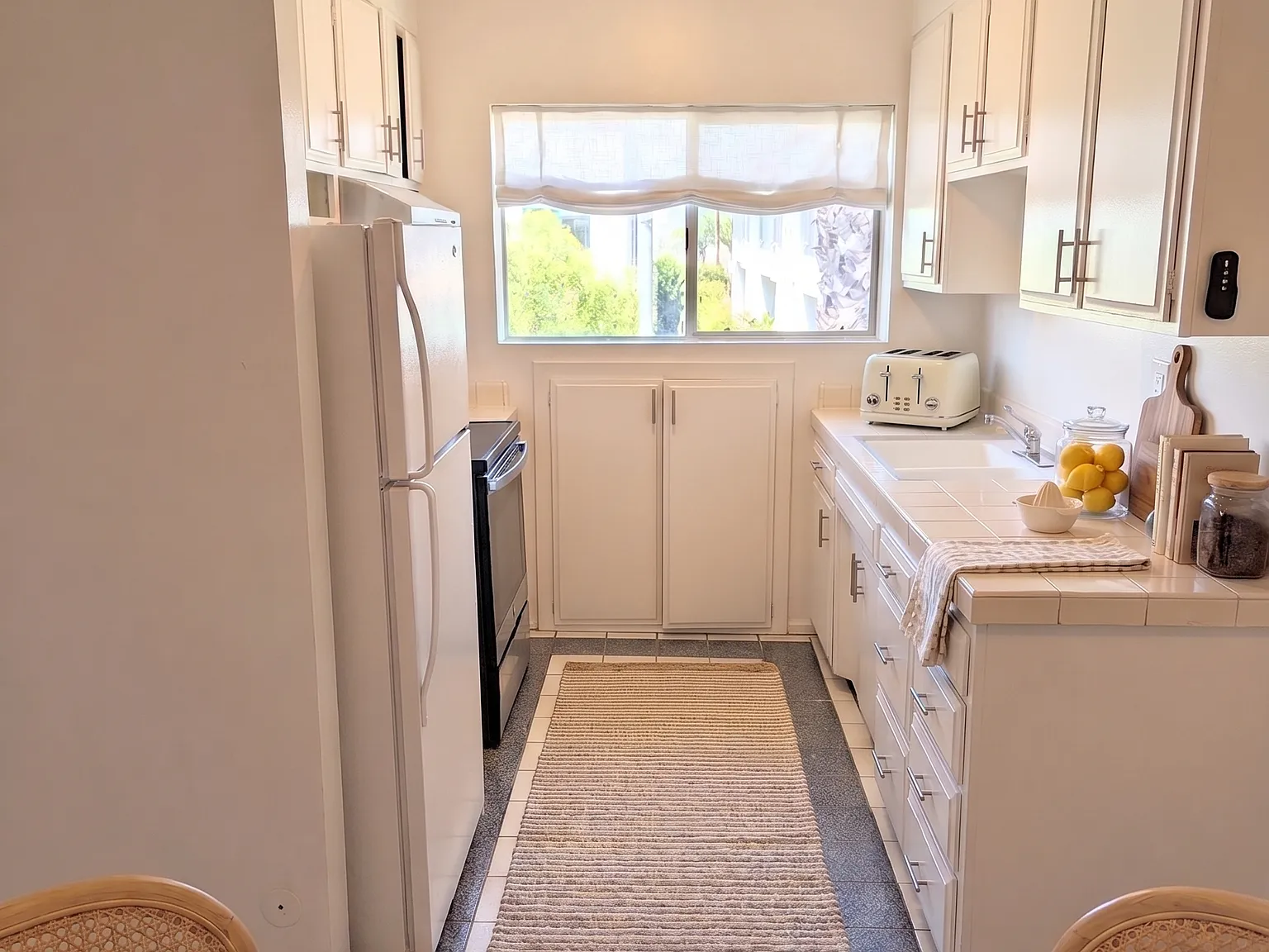 2 bed, 650 sqft, $2,350 — Photo 4