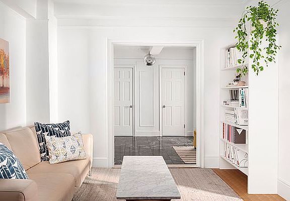 3rd image of 162 W 56th St APT 1003