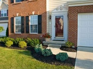 705 Jockeys Cir, Avon Lake, OH 44012