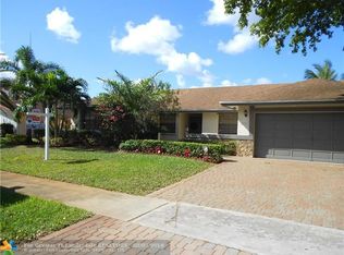 701 Bluebird Ln, Plantation, FL 33324
