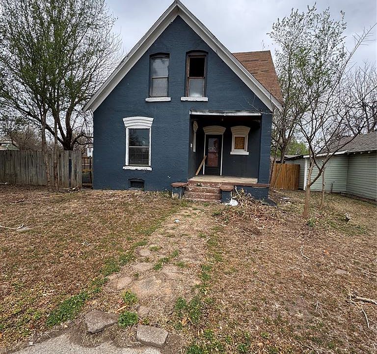 1st image of 920 W Woodson St
