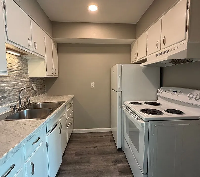 904 Georgian Dr