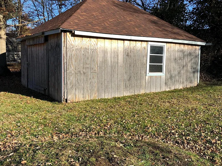 135 Willis Ave — Photo 3
