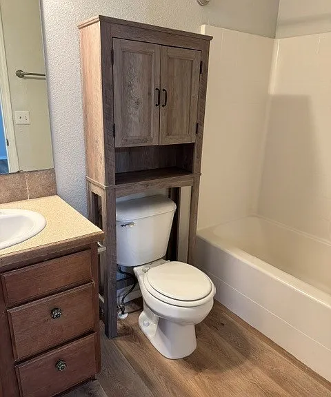 320 S Holly St — Photo 9
