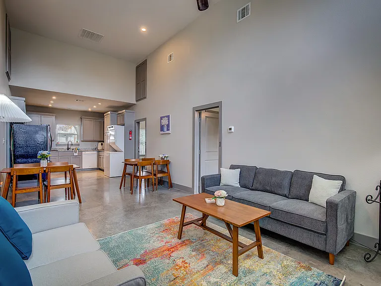 604 Maple St #2 — Photo 2