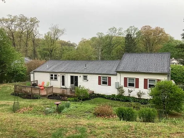 25 Carol Ln, Malvern, PA 19355