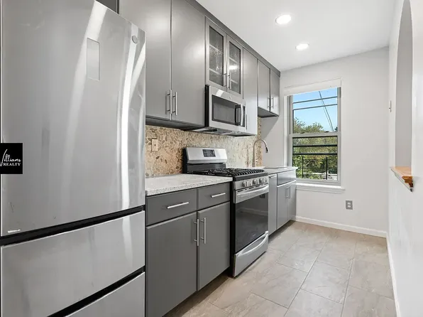 126 Bainbridge Street image 1 of 26