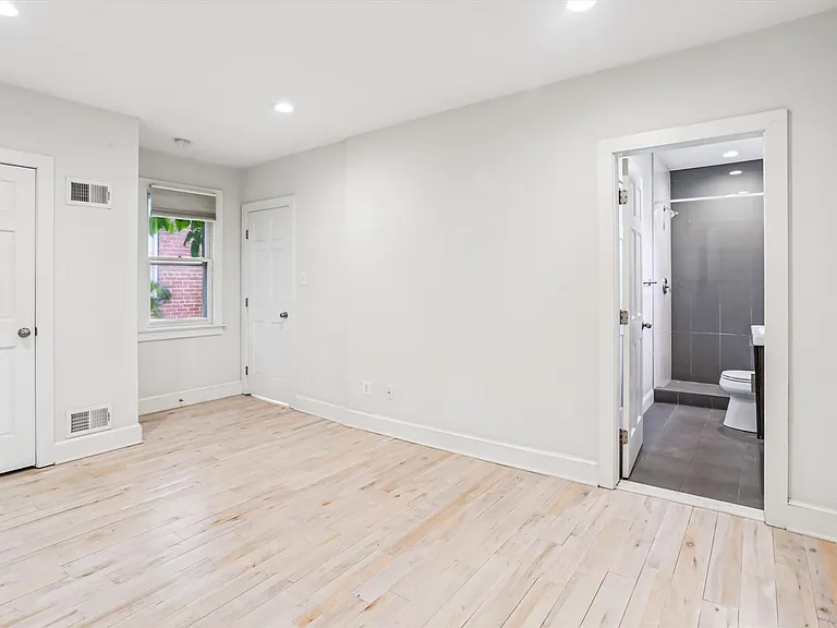 612 Alabama Ave SE — Photo 6