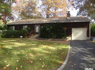 15 Garland Rd, Rocky Point, NY 11778