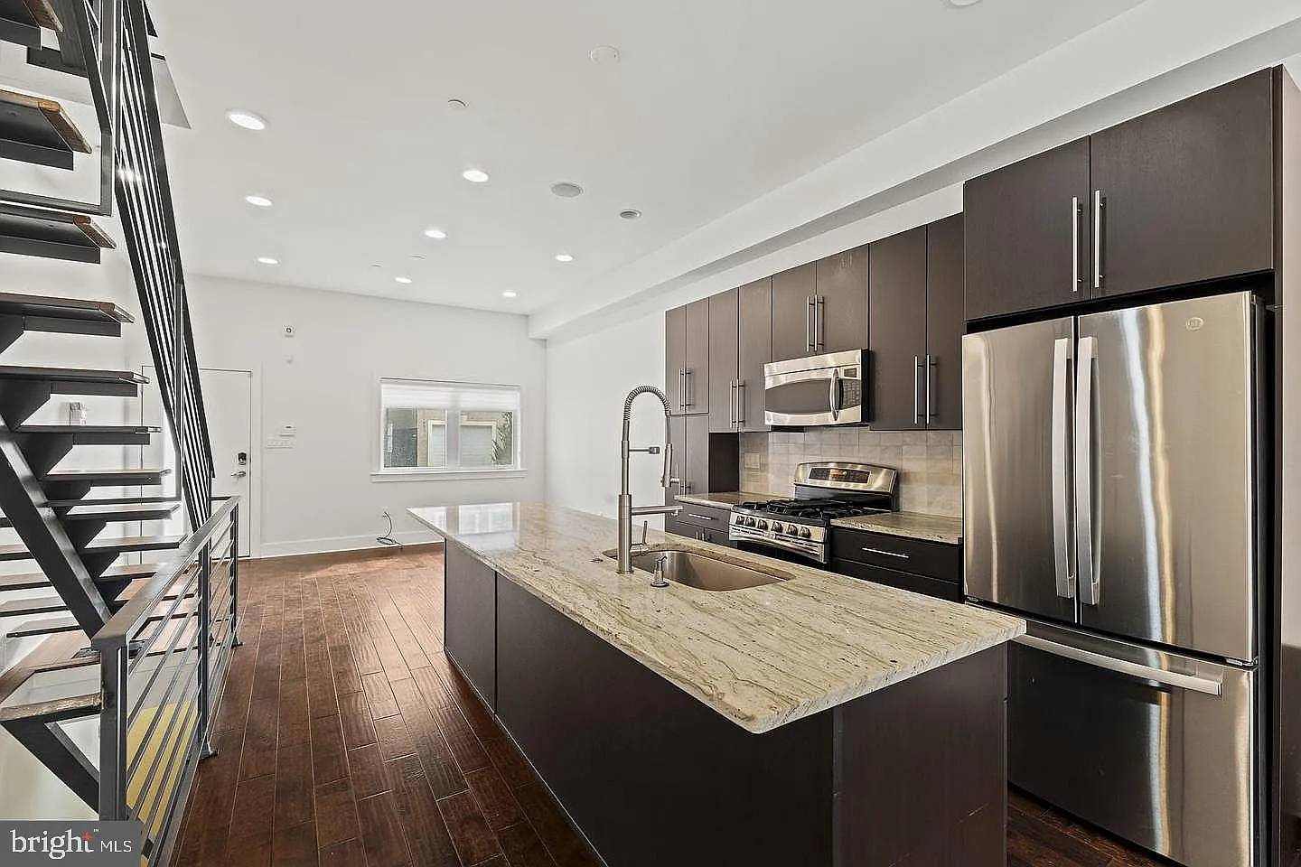 4 bed, 3.0 bath, 1958 sqft, $3,950 — Photo 3