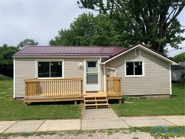 11 Maple St N, Bloomville, OH 44818
