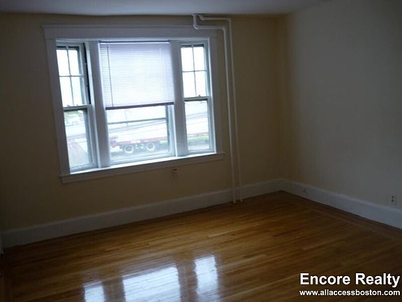 2nd image of 1615 Commonwealth Ave #35RR