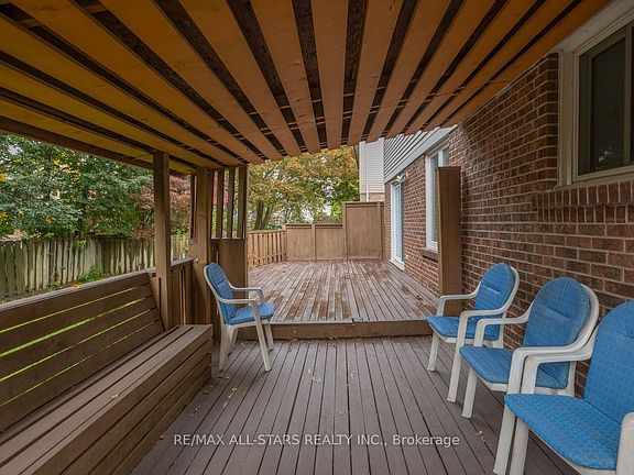 5th image of 10 Colette Dr