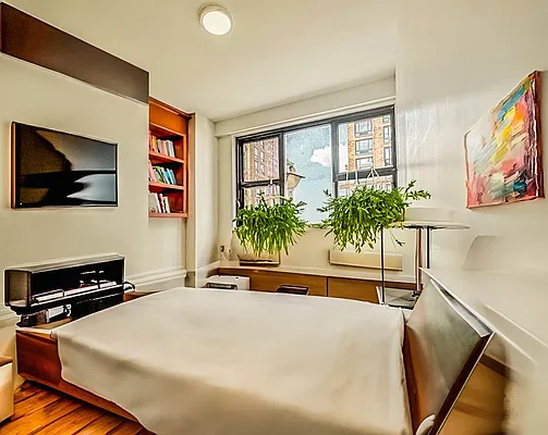 Rented by Manhattan Realty Group | media 24