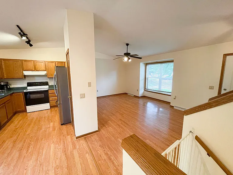 2820 Warner Ln — Photo 5